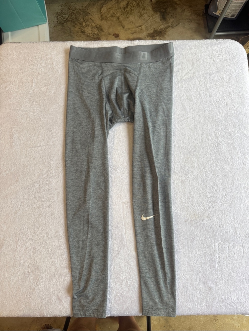 Nike Dri-FIT Compression Pants Mens M Gray 22" Inseam 3/4 Tights